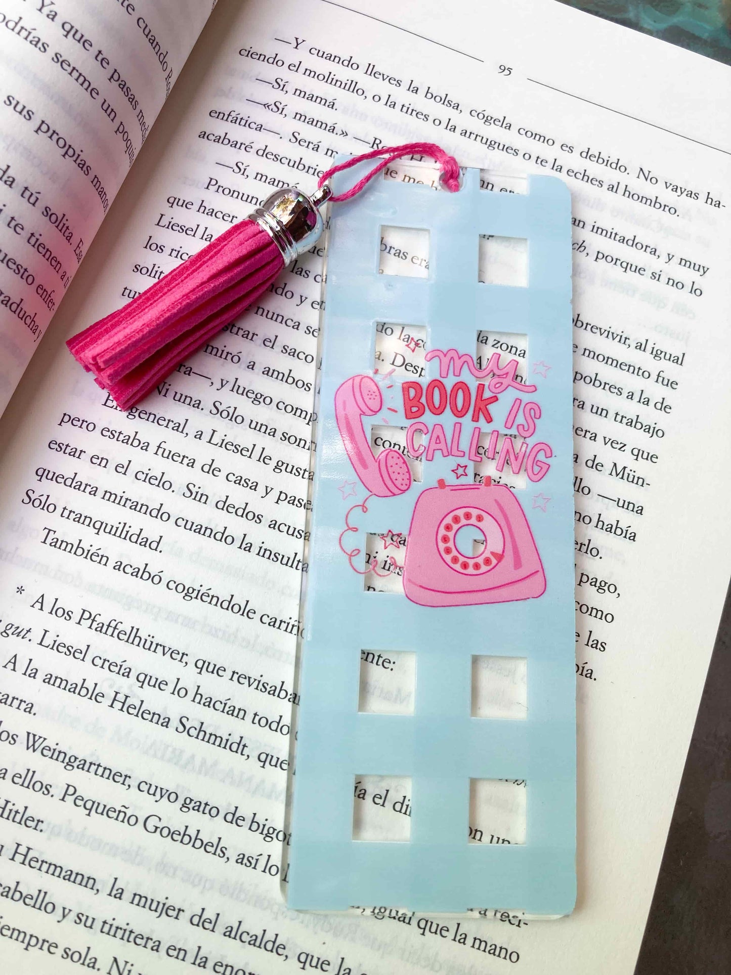 Marcapágina My Book Is Calling